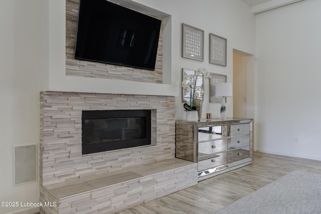 11604 Uxbridge Ave, Lubbock, TX 79424 - living area featuring wood finished floors and a glass covered fireplace