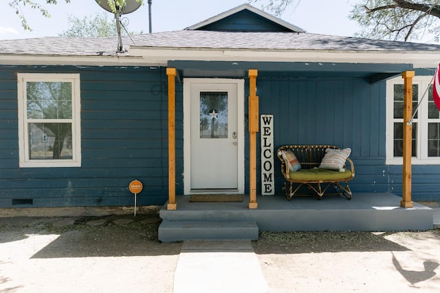 property entrance featuring a porch