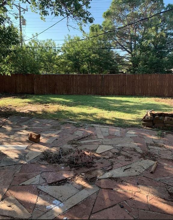 view of yard featuring a patio