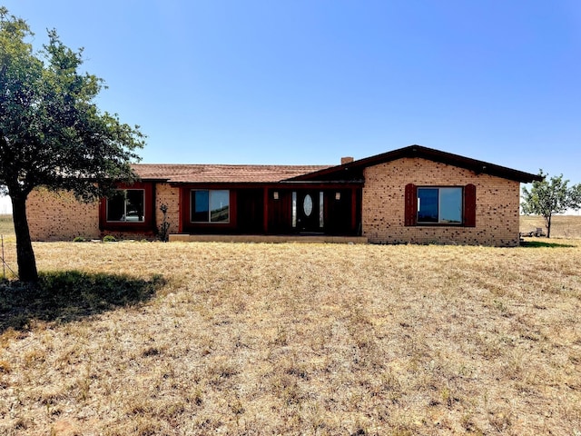 view of front of property with a front lawn