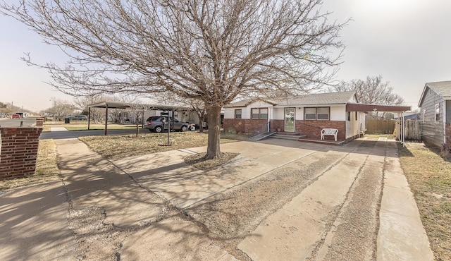 view of front facade featuring a carport