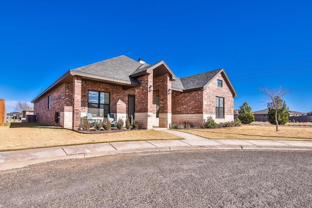 view of front of home with a front lawn