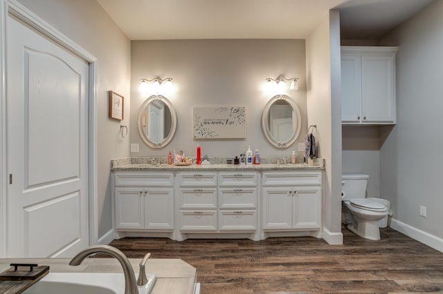 4902 Marshall St, Lubbock, TX 79416 - full bath with double vanity and wood finished floors