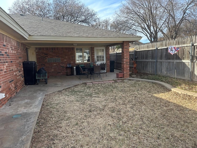 view of yard featuring a patio area