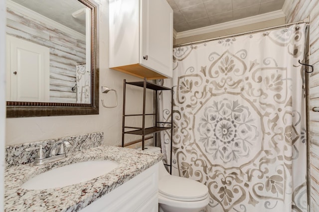 full bathroom with curtained shower, ornamental molding, toilet, and vanity