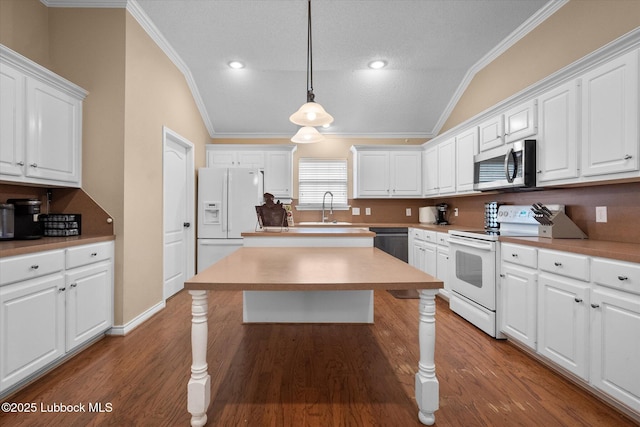 1507 Nottingham Ave, Wolfforth, TX 79382 - kitchen with white appliances, a sink, vaulted ceiling, ornamental molding, and white cabinets
