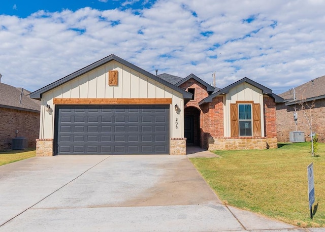 view of front of house featuring central AC unit, a garage, and a front lawn