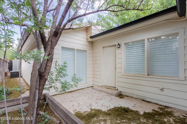 3014 25th St, Lubbock, TX 79410 - doorway to property featuring a patio and cooling unit