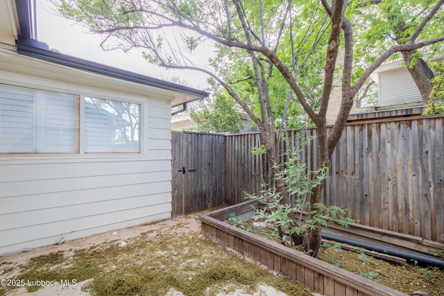 3014 25th St, Lubbock, TX 79410 - view of yard