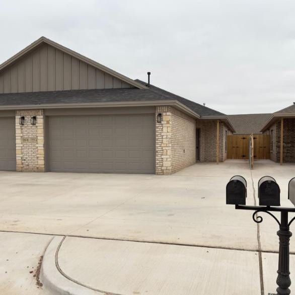 single story home featuring a garage