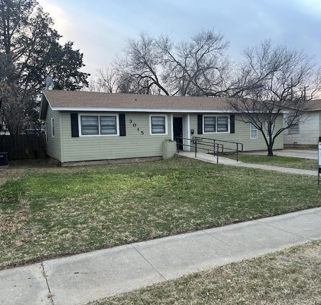 ranch-style house featuring a front yard