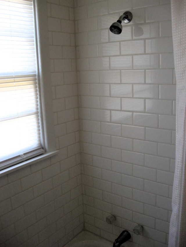 bathroom featuring shower / bathtub combination with curtain