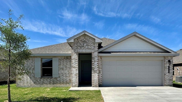 view of front of property featuring a garage and a front yard