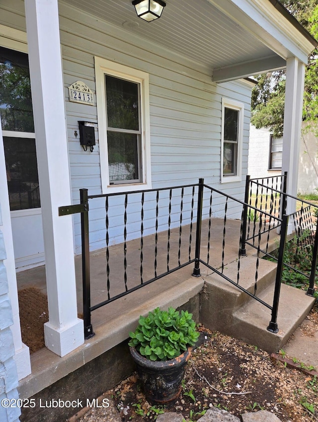 2413 25th St, Lubbock, TX 79411 - view of porch