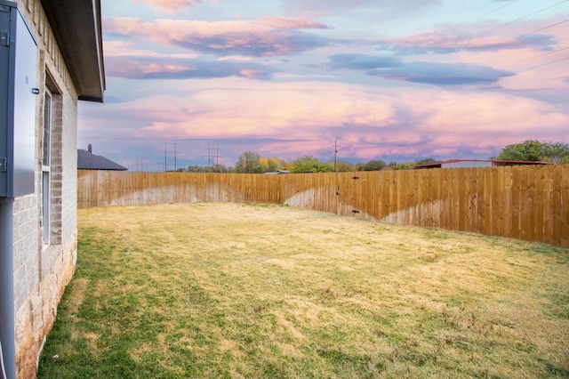 view of yard at dusk