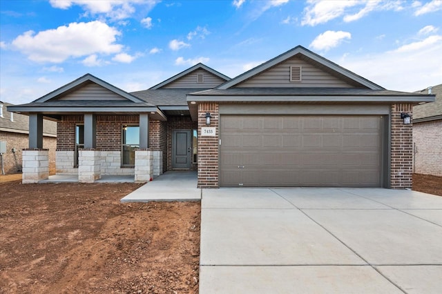 view of front facade featuring a garage