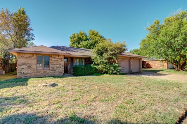 ranch-style home featuring a front lawn and a garage