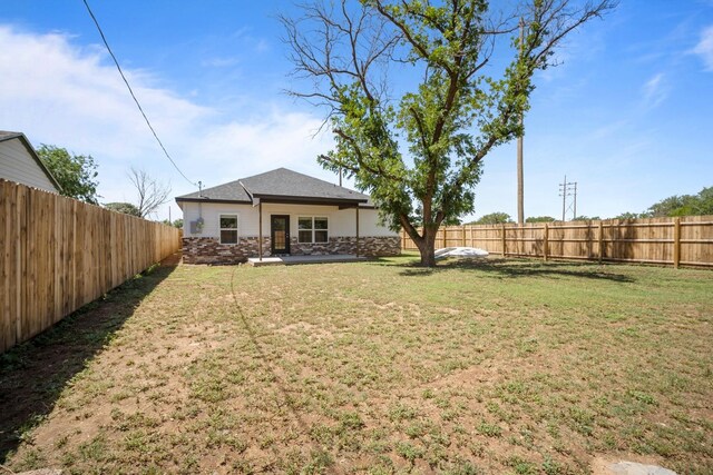 view of yard with a patio area