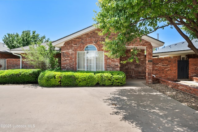 618 Hickory St, Levelland, TX 79336 - photo 1