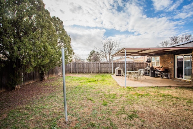 view of yard featuring a patio