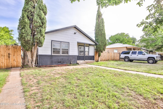 2014 60th St, Lubbock, TX 79412 - view of front facade featuring crawl space