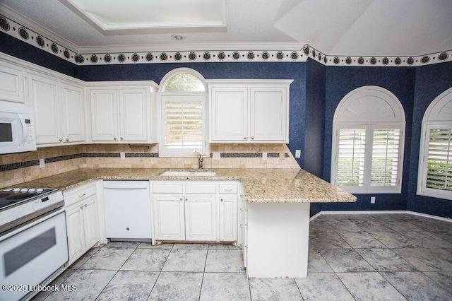 5110 1st Pl, Lubbock, TX 79416 - kitchen with white appliances, a sink, plenty of natural light, and a peninsula