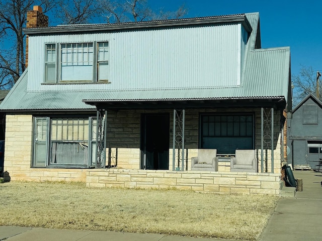 view of front of home featuring a porch and a front lawn