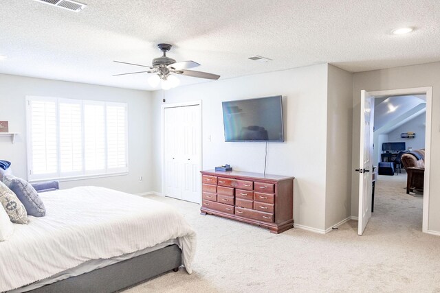 bedroom with a closet, carpet floors, visible vents, and a ceiling fan