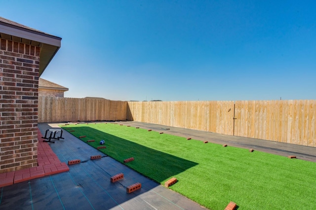 view of yard featuring a patio