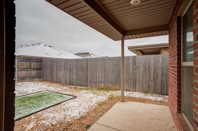 view of yard featuring a patio