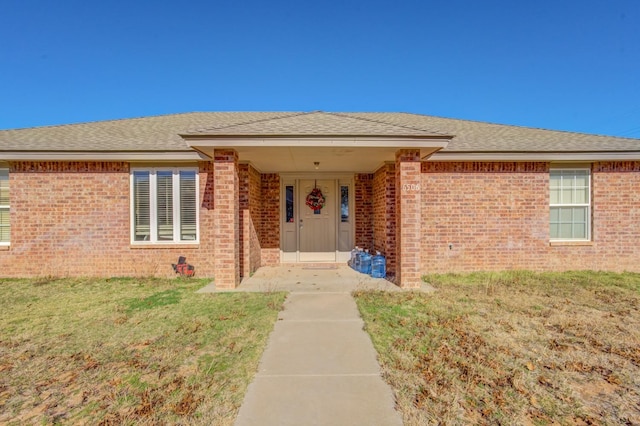 view of front facade with a front yard