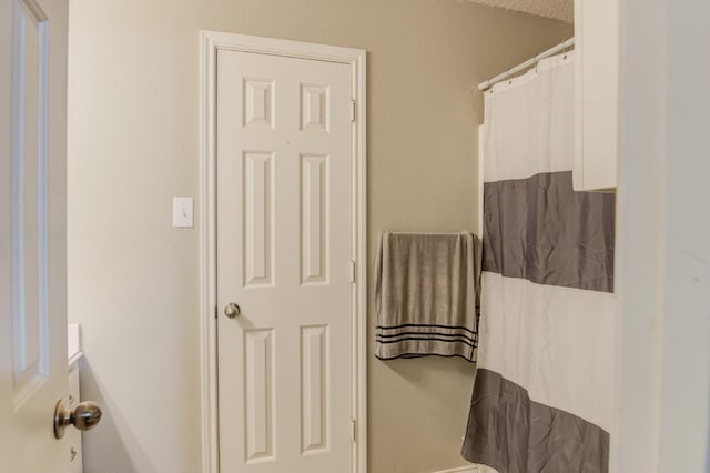 bathroom featuring curtained shower