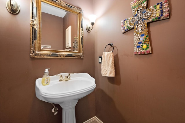 4121 86th St, Lubbock, TX 79423 - bathroom featuring baseboards