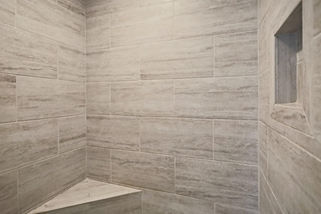 bathroom featuring tiled shower