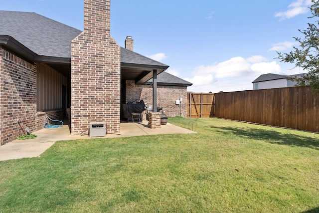 view of yard featuring a patio