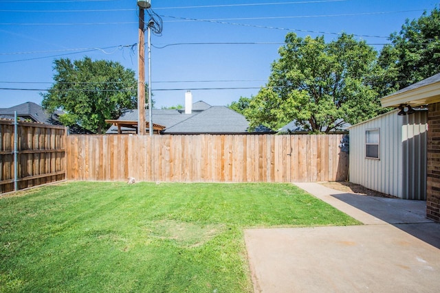 view of yard featuring a patio