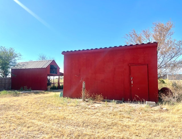 view of outdoor structure featuring a yard