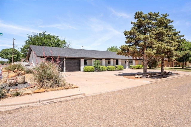 view of front facade featuring a garage