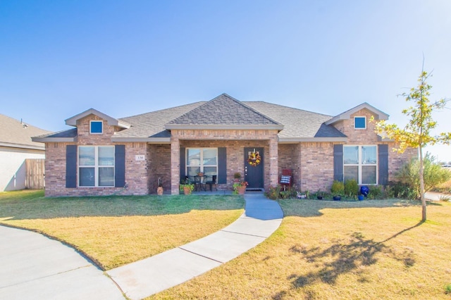 view of front facade with a front yard