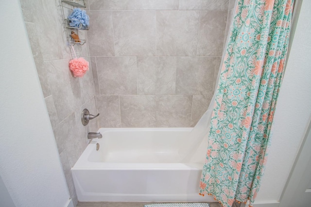 bathroom with shower / tub combo