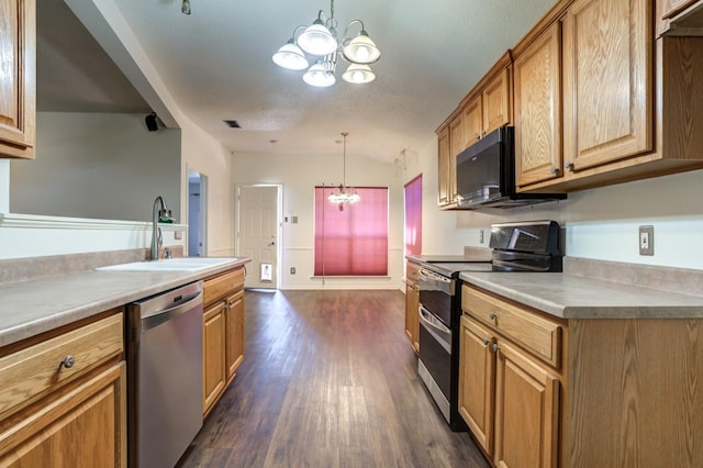 kitchen with sink, stainless steel appliances, dark hardwood / wood-style flooring, decorative light fixtures, and vaulted ceiling