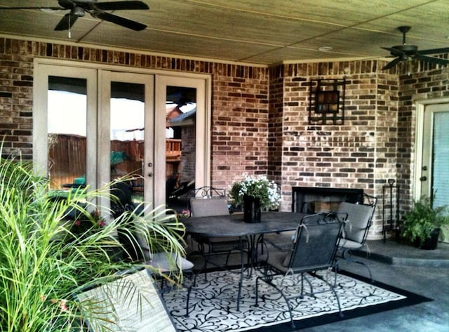 view of patio featuring ceiling fan