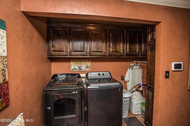 610 N 20th St, Lamesa, TX 79331 - laundry area with separate washer and dryer, cabinet space, and a textured wall