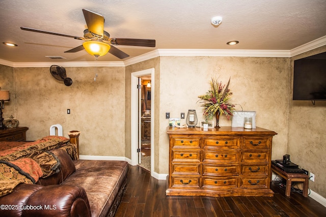 610 N 20th St, Lamesa, TX 79331 - living area featuring hardwood / wood-style flooring, a ceiling fan, and a textured ceiling