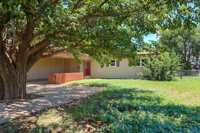 view of front of property with a front yard