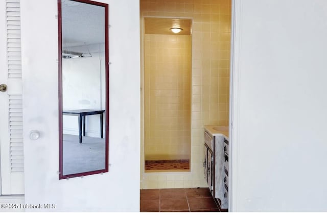 7907 Knoxville Ave, Lubbock, TX 79423 - full bathroom featuring tiled shower and tile patterned floors