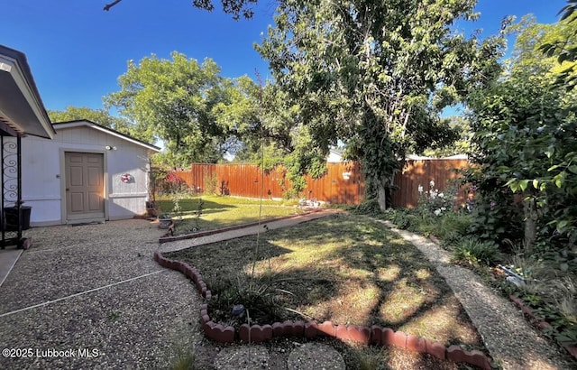 7907 Knoxville Ave, Lubbock, TX 79423 - view of yard
