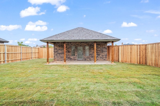 view of yard featuring a patio