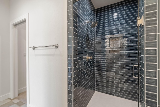 bathroom featuring a tile shower