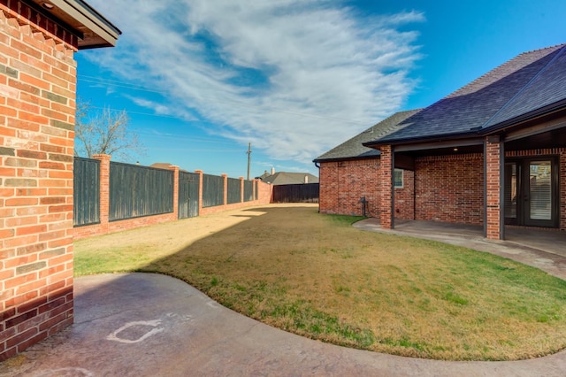 view of yard featuring a patio area